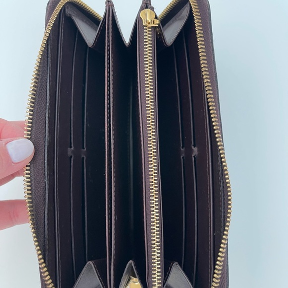 Pre owned Louis Vuitton Zippy wallet (color is Amaranth) - Picture 5 of 5